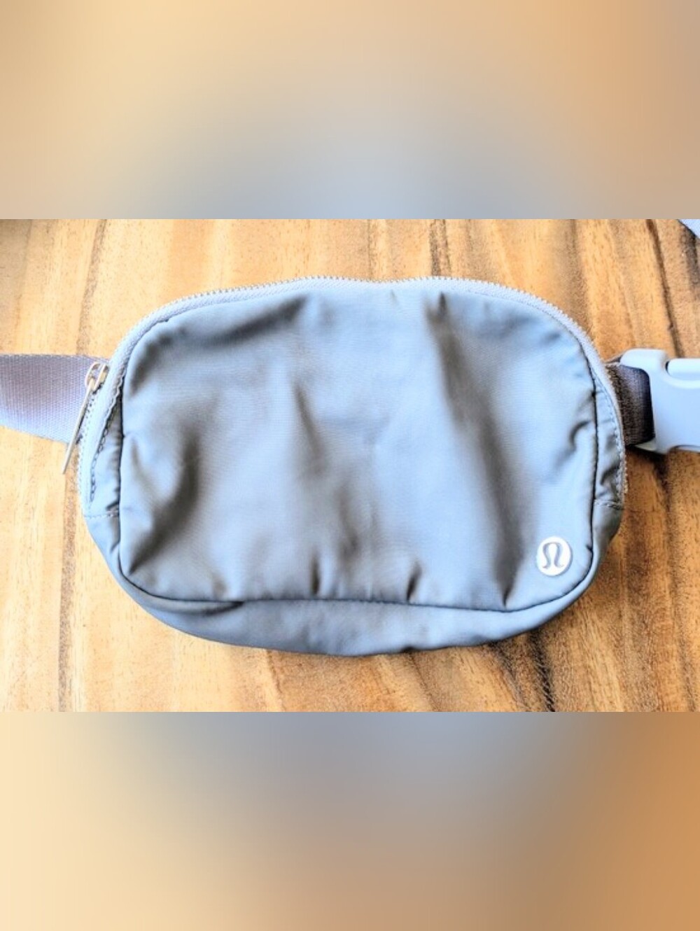 lululemon Everywhere Belt Bag 1L - Mauve (Light Purple) - Picture 3 of 5